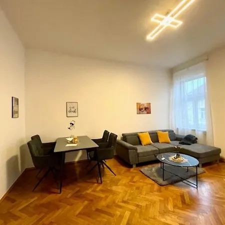 Charmante Wohnung In Innenstadtlage Graz Exterior foto