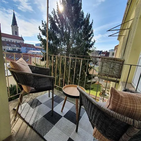 Charmante Wohnung In Innenstadtlage Graz Exterior foto